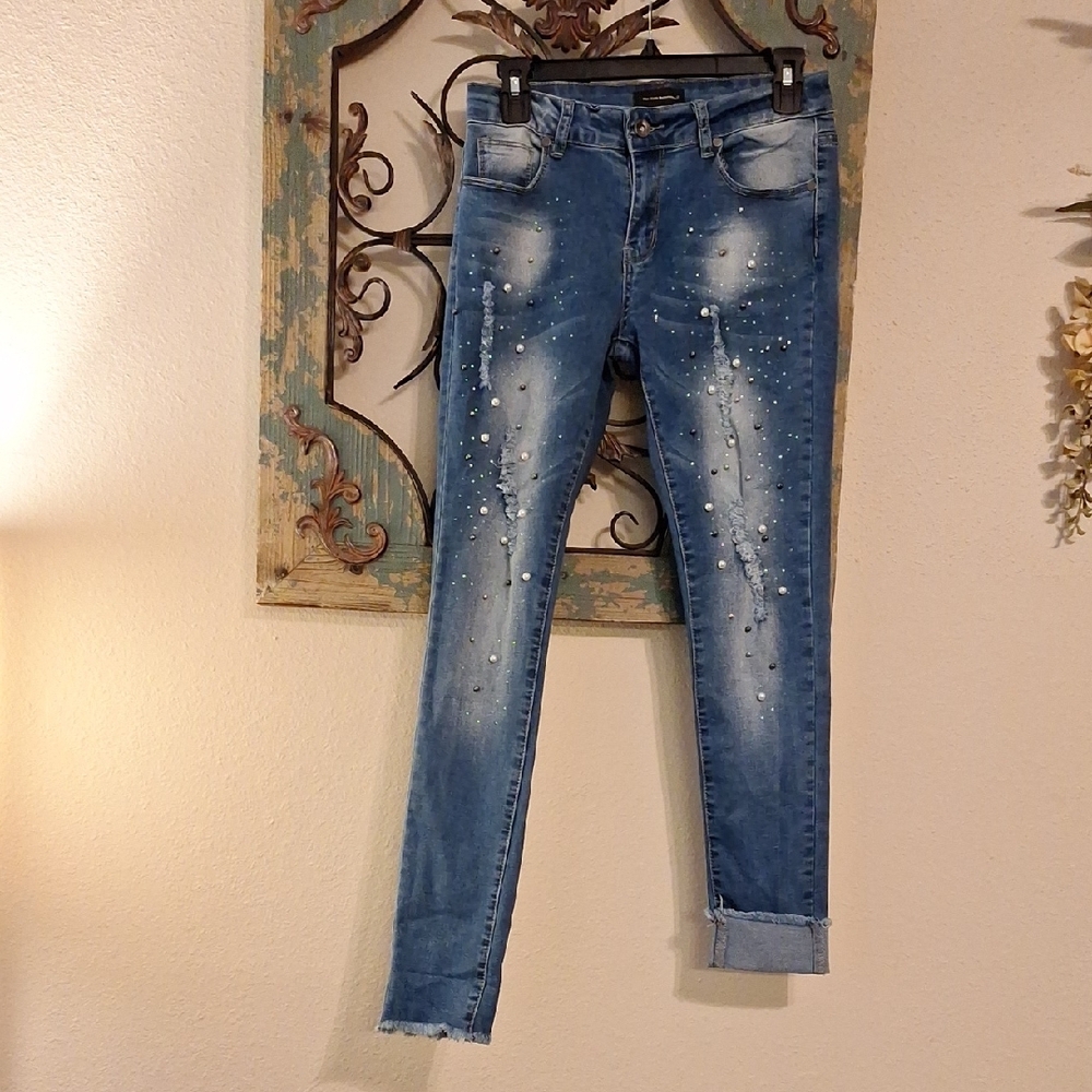 Stylish Skinny Jeans with Studded Pearl Details. NWOT Size 5 - Picture 10 of 13